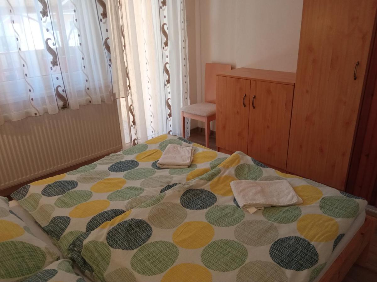 Gyoengyvirag Apartmanhaz Hajduszoboszlo Exterior photo