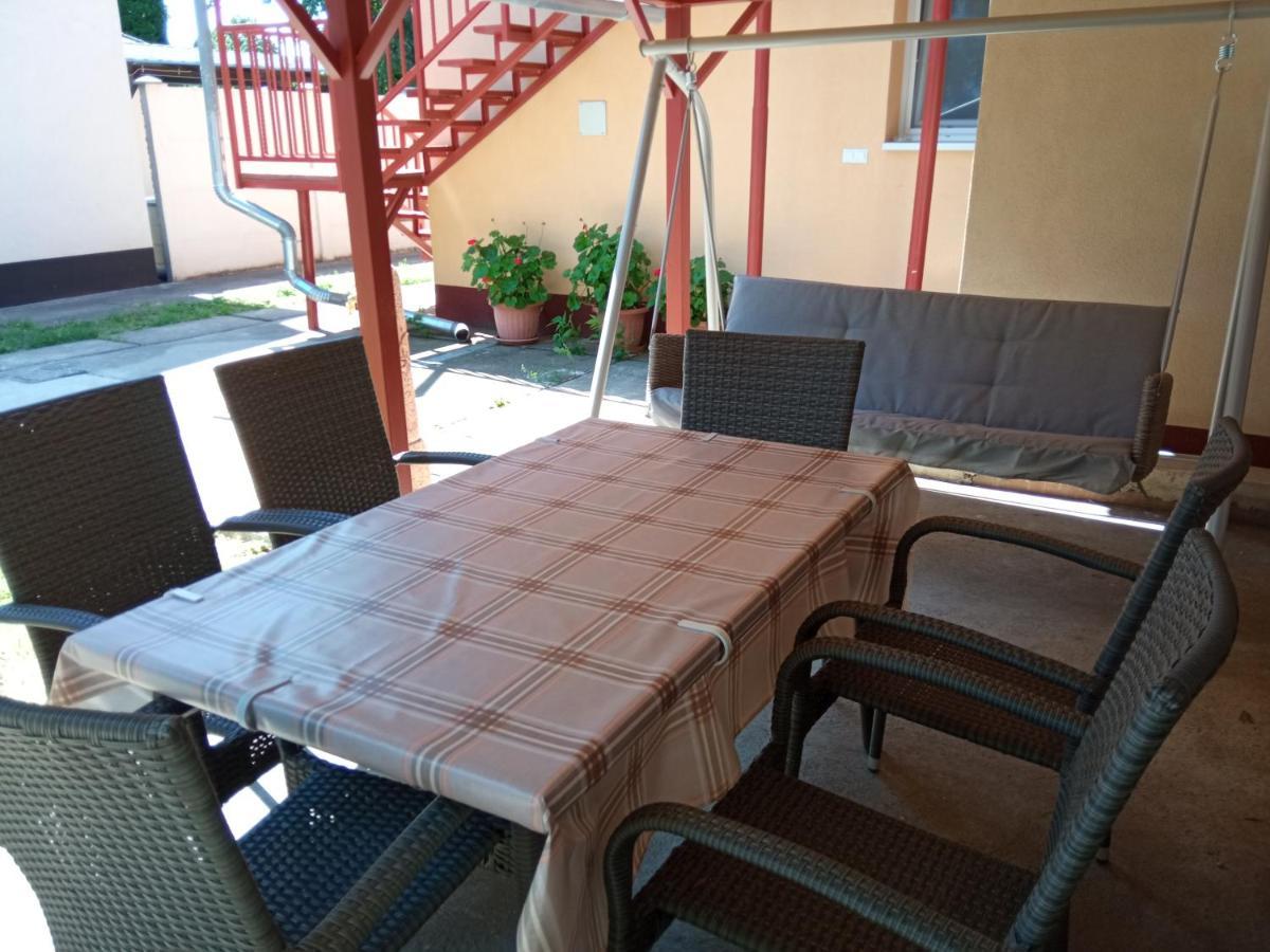 Gyoengyvirag Apartmanhaz Hajduszoboszlo Exterior photo