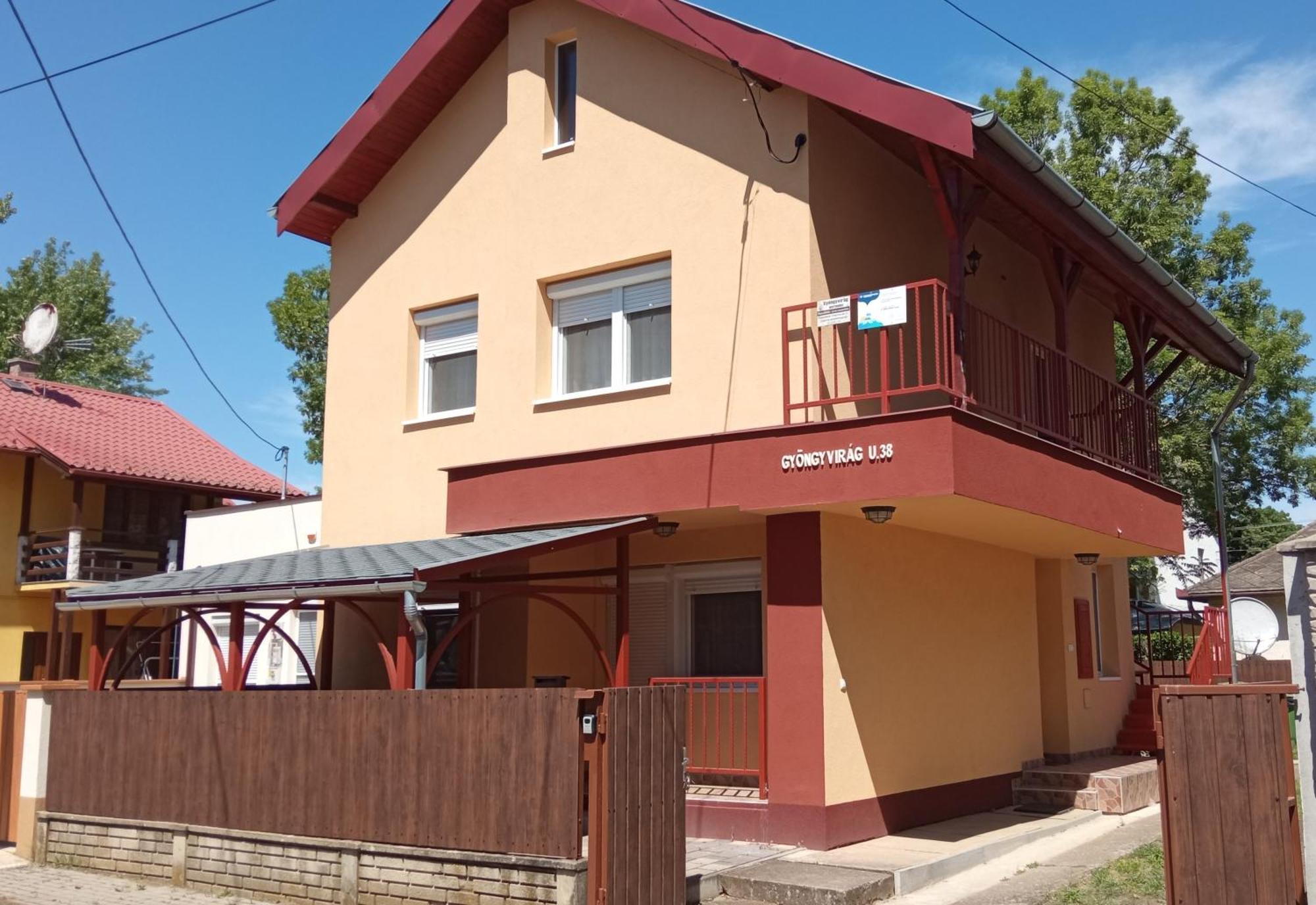 Gyoengyvirag Apartmanhaz Hajduszoboszlo Exterior photo